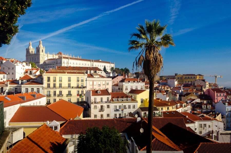 Lisbona by car – Visitare la città con auto noleggiata